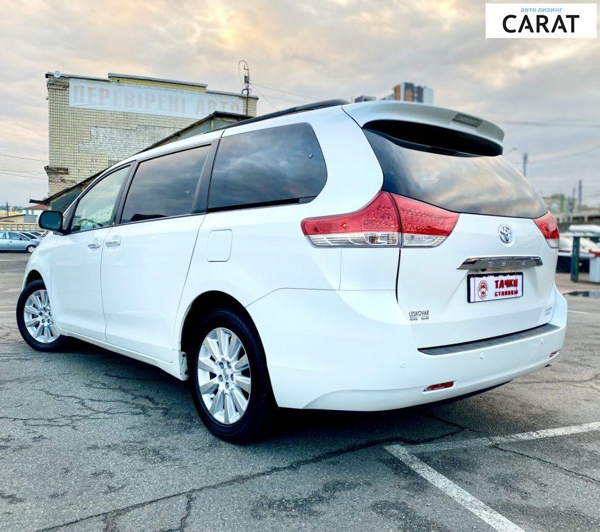 Toyota Sienna 2013