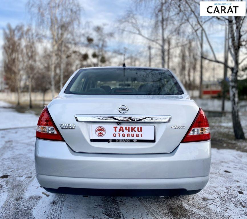 Nissan TIIDA 2011