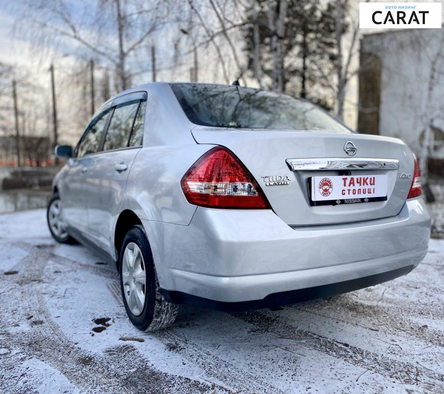 Nissan TIIDA 2011