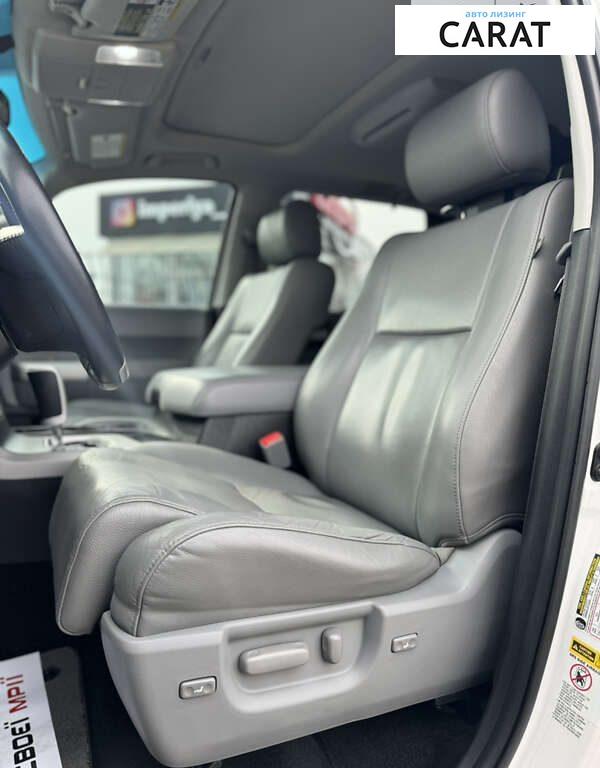 Toyota Sequoia 2016