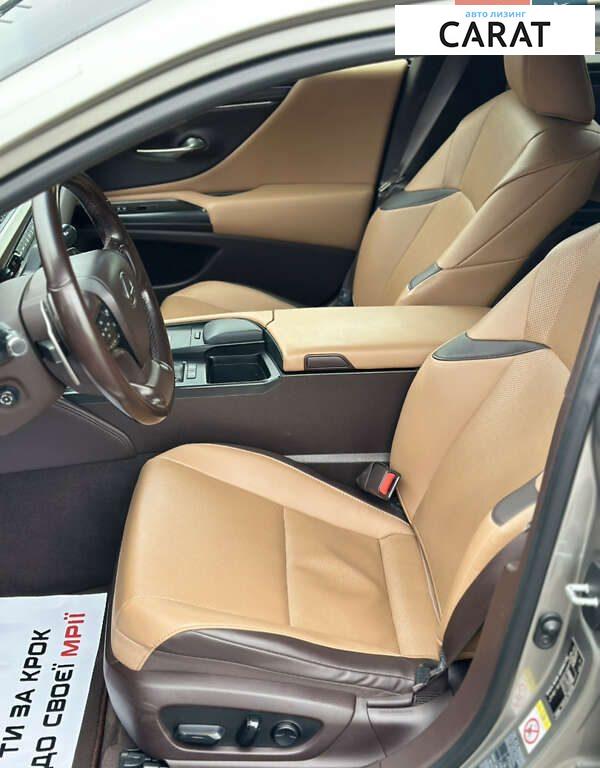 Lexus ES 2019