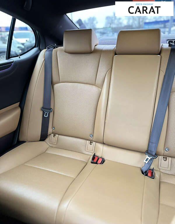 Lexus ES 2019