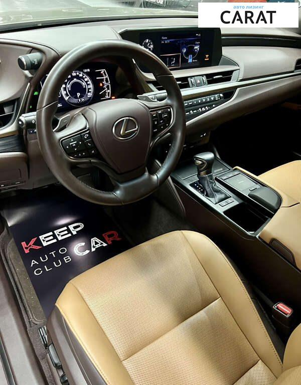 Lexus ES 2020
