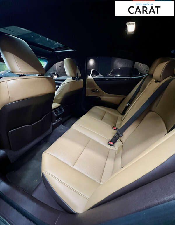 Lexus ES 2020