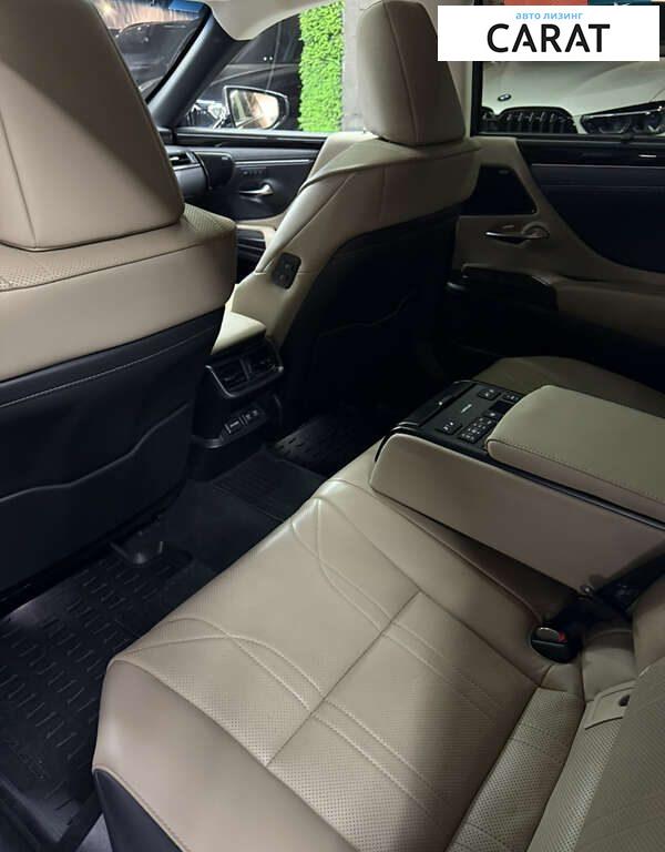 Lexus ES 2019