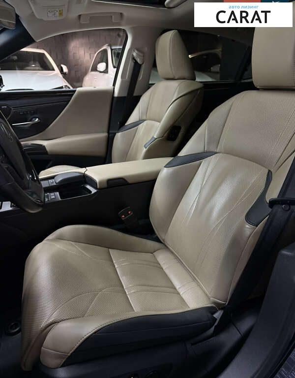 Lexus ES 2019