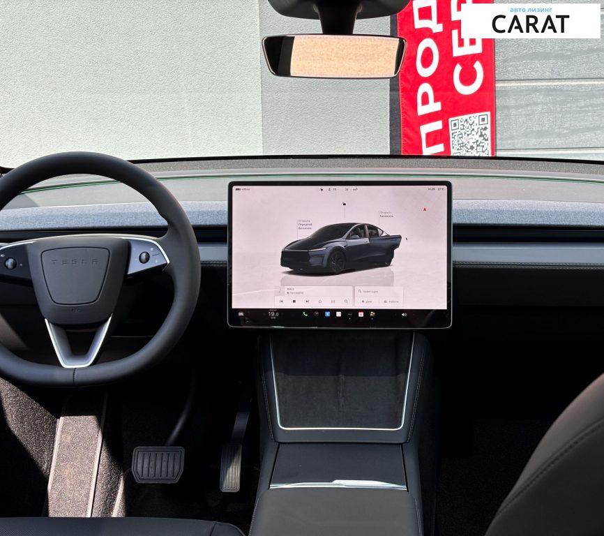 Tesla Model Y 2025