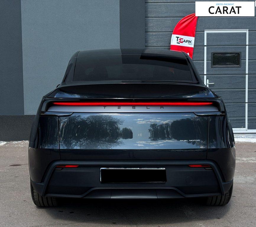 Tesla Model Y 2025