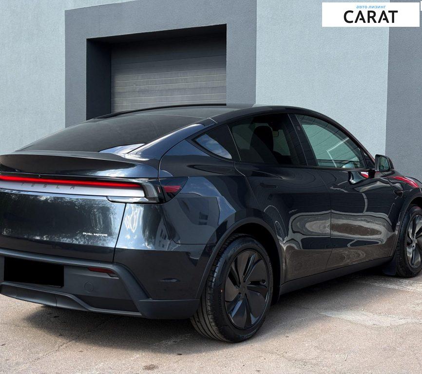 Tesla Model Y 2025