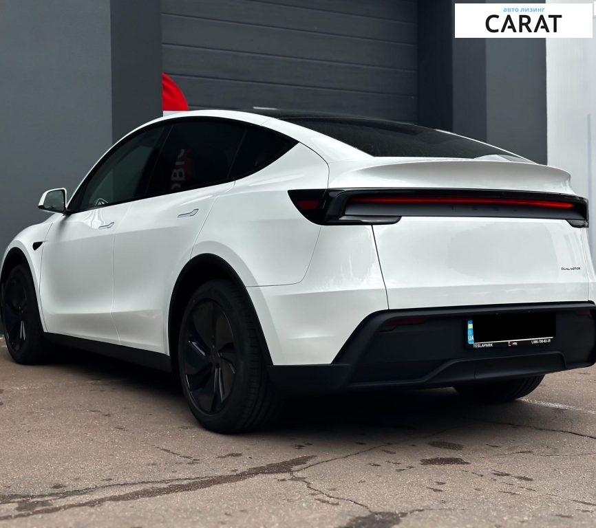 Tesla Model Y 2025