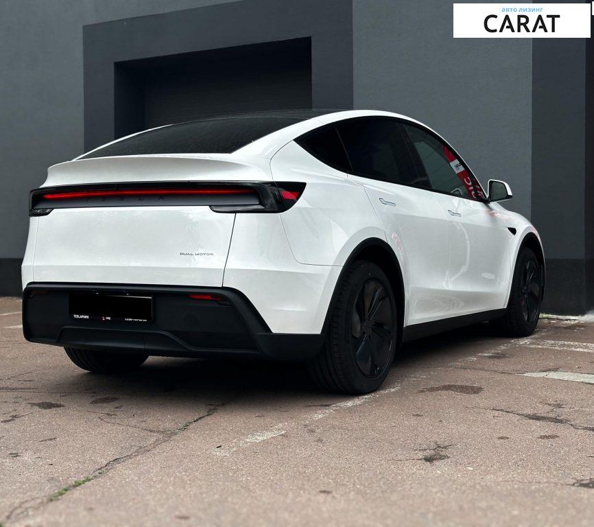 Tesla Model Y 2025