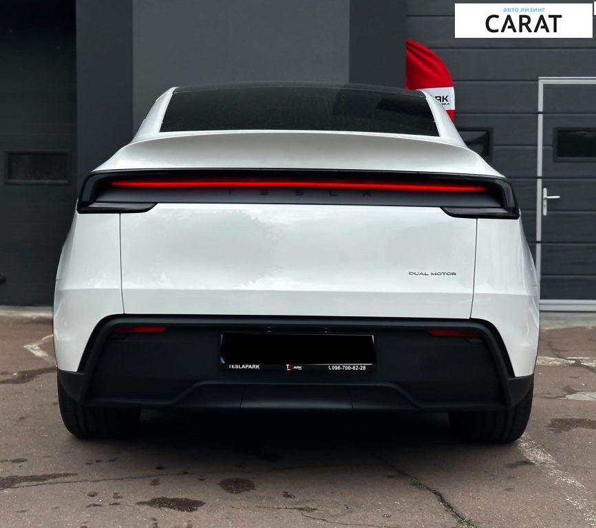 Tesla Model Y 2025
