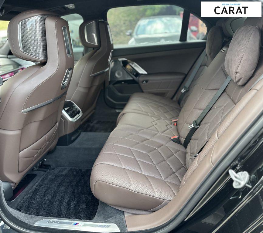 BMW 760 2023