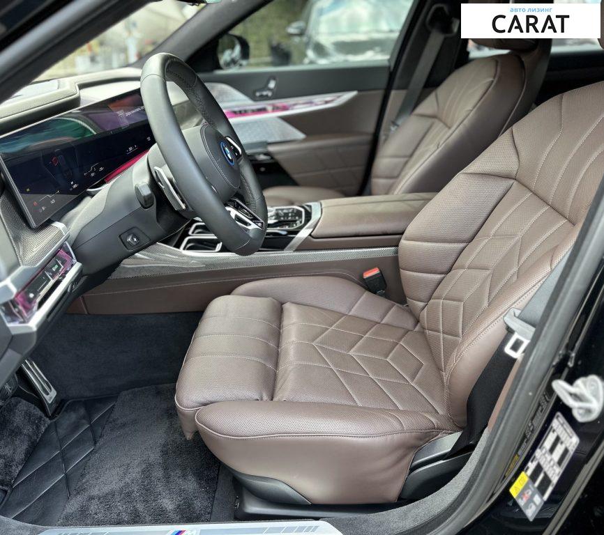 BMW 760 2023