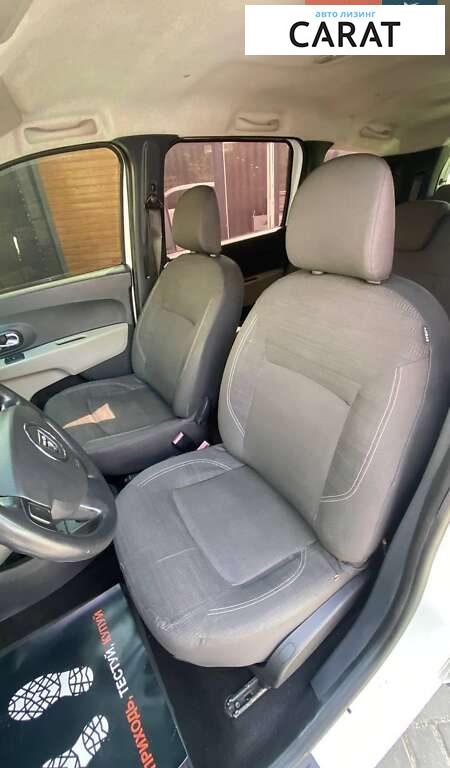 Dacia Lodgy 2012
