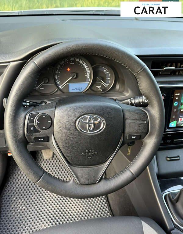 Toyota Auris 2015
