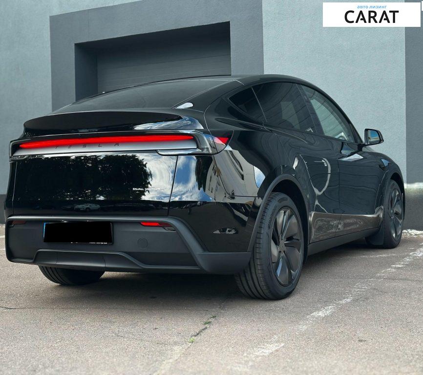 Tesla Model Y 2025