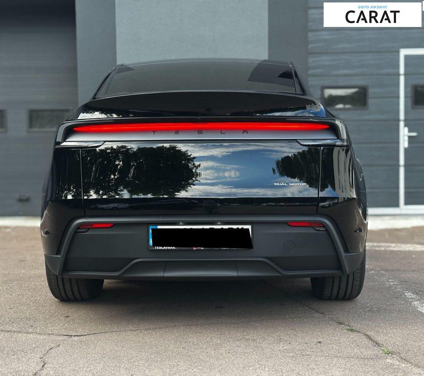 Tesla Model Y 2025