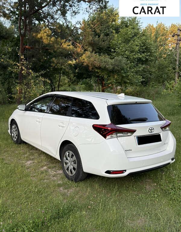 Toyota Auris 2015