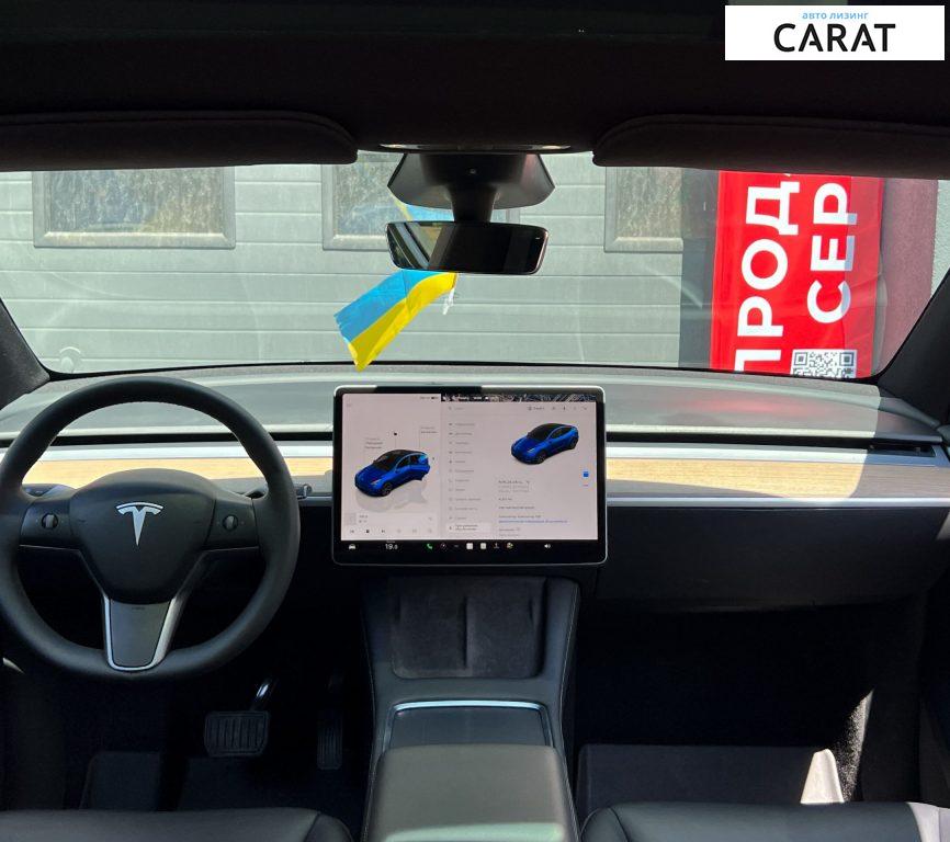 Tesla Model Y 2024