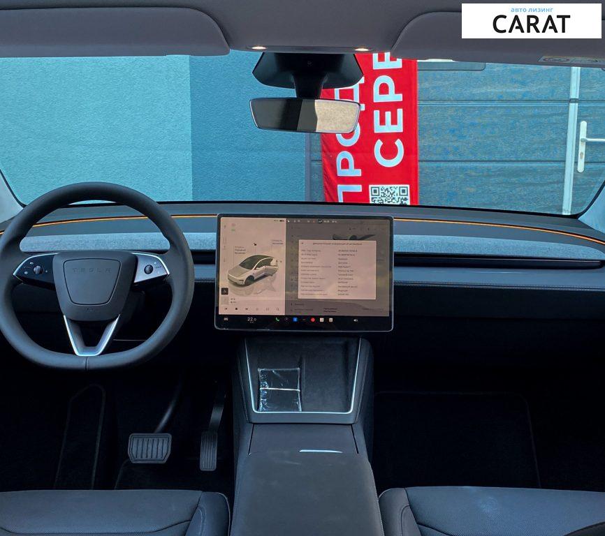 Tesla Model Y 2025