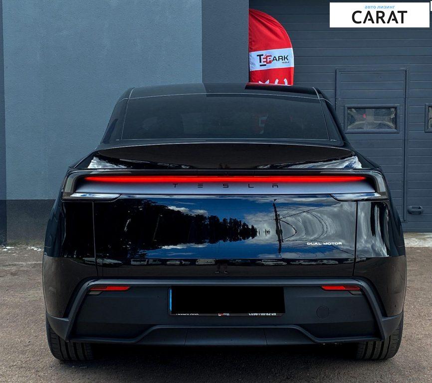 Tesla Model Y 2025