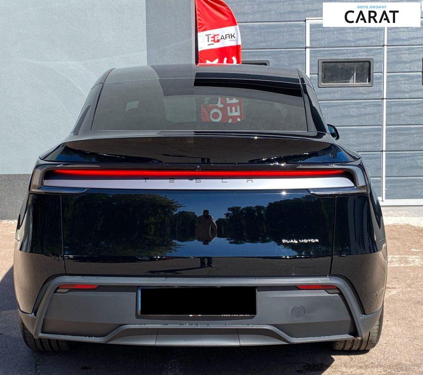 Tesla Model Y 2025