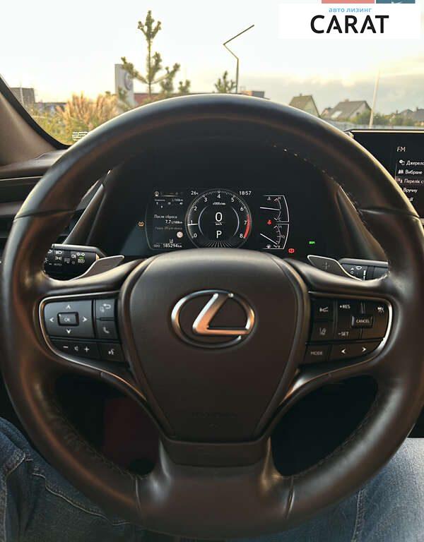 Lexus ES 2021