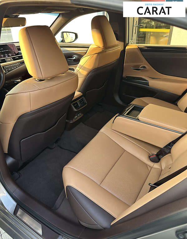 Lexus ES 2021