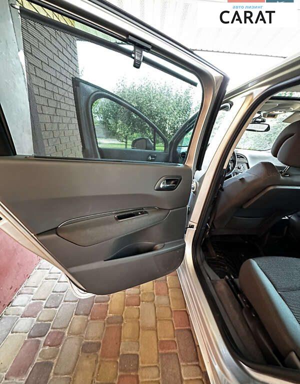Peugeot 5008 2013