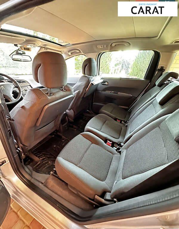 Peugeot 5008 2013