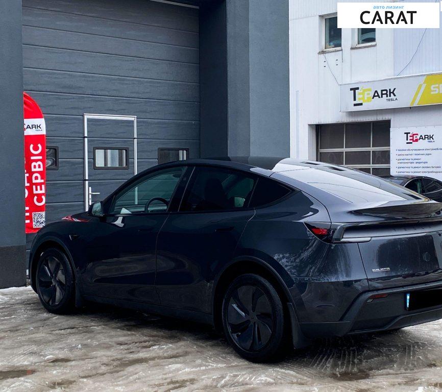 Tesla Model Y 2025