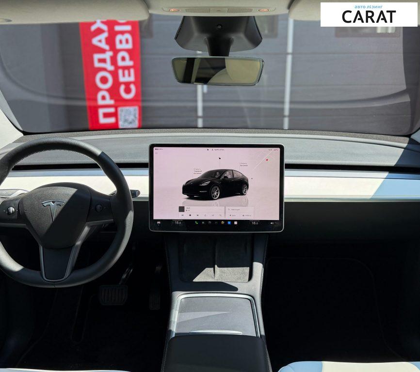 Tesla Model Y 2024
