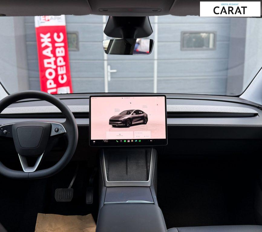 Tesla Model Y 2025