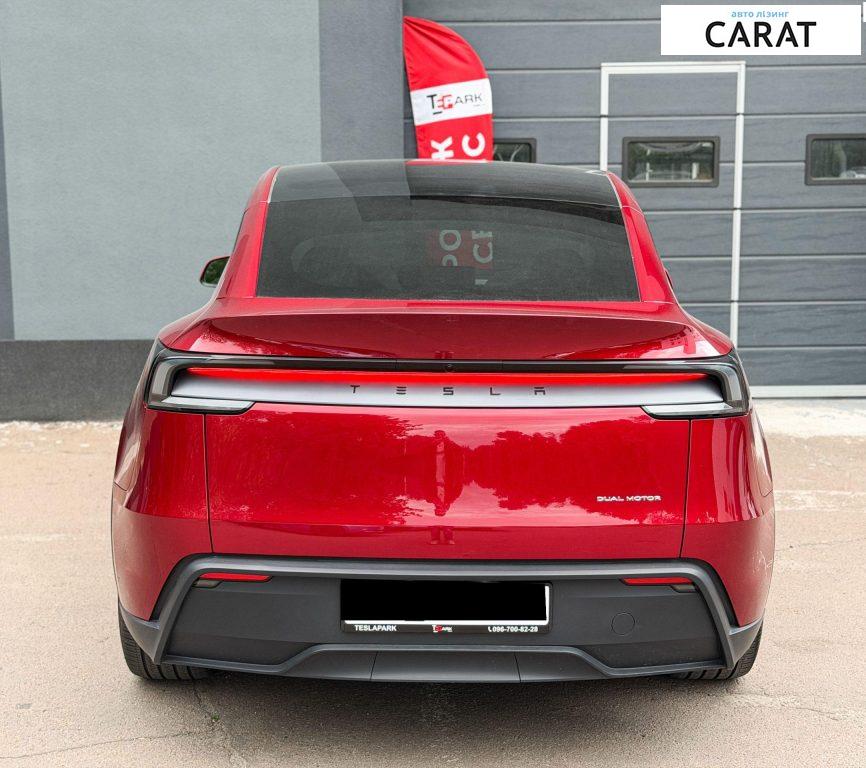 Tesla Model Y 2025