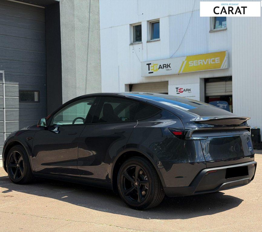 Tesla Model Y 2025