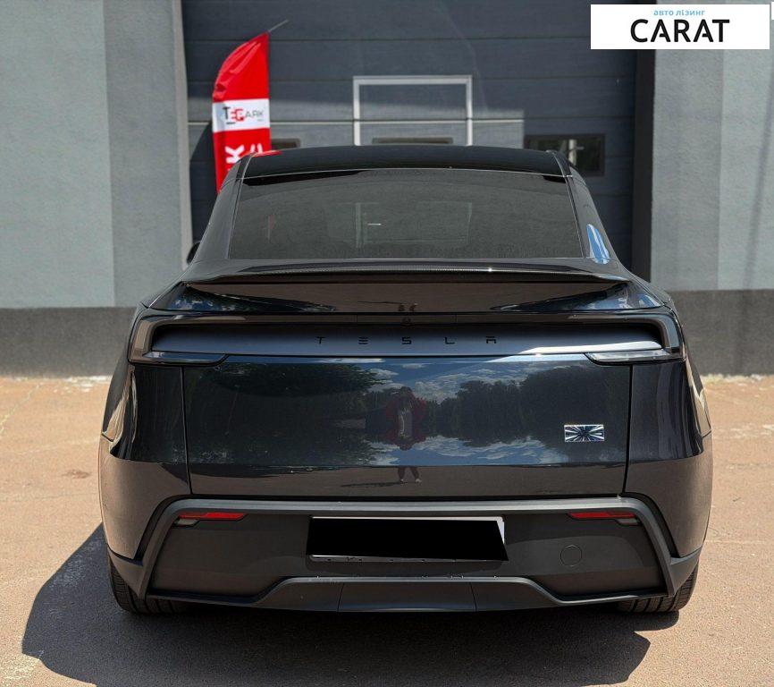 Tesla Model Y 2025