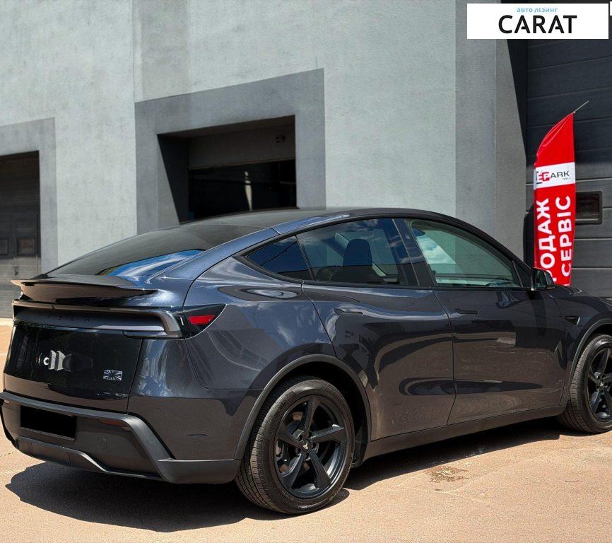 Tesla Model Y 2025