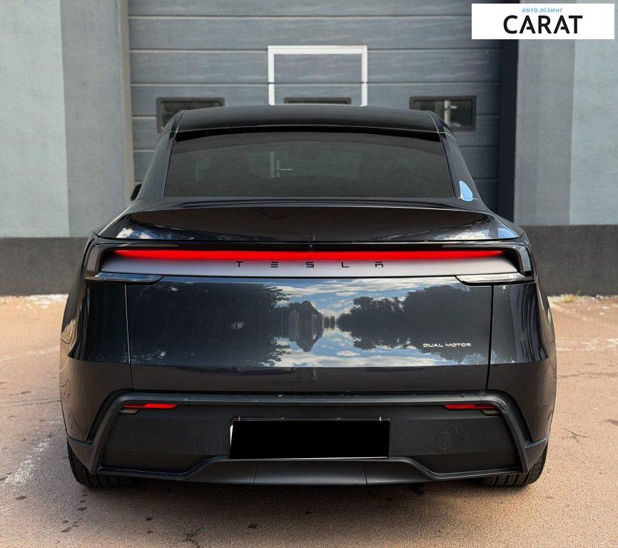 Tesla Model Y 2025