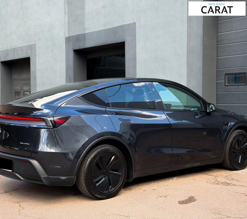 Tesla Model Y 2025
