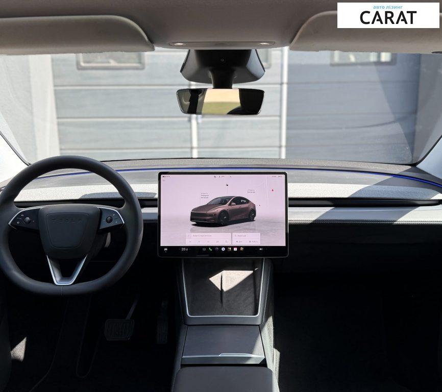 Tesla Model Y 2025