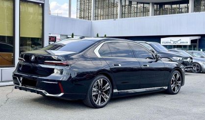BMW i7 2023