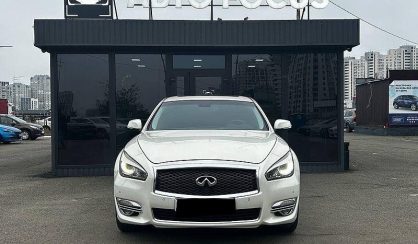 Infiniti Q70 2016
