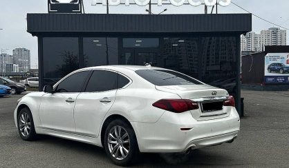 Infiniti Q70 2016