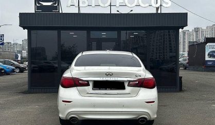 Infiniti Q70 2016
