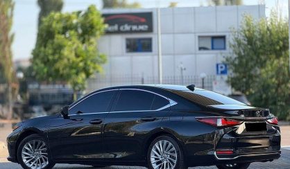 Lexus ES 2019