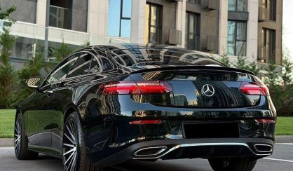 Mercedes-Benz E-Class 2022