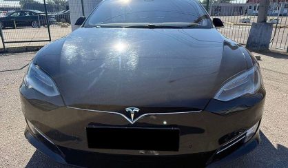 Tesla Model S 2016