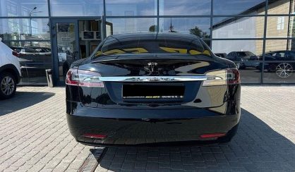 Tesla Model S 2019
